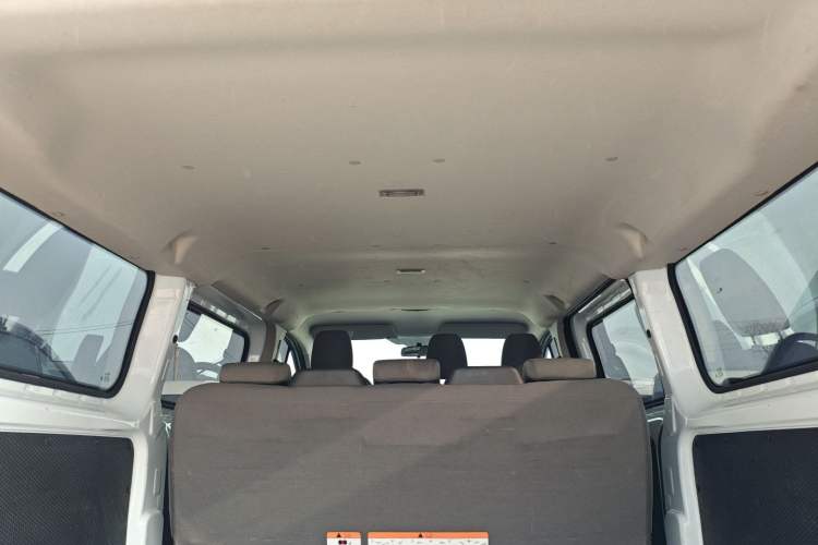 Used Ford Transit 2020 2.0T Diesel Multi-Function Commercial Vehicle Mid-Chassis Low-Roof Design with Dual Rear Doors Meeting China VI Emission Standards