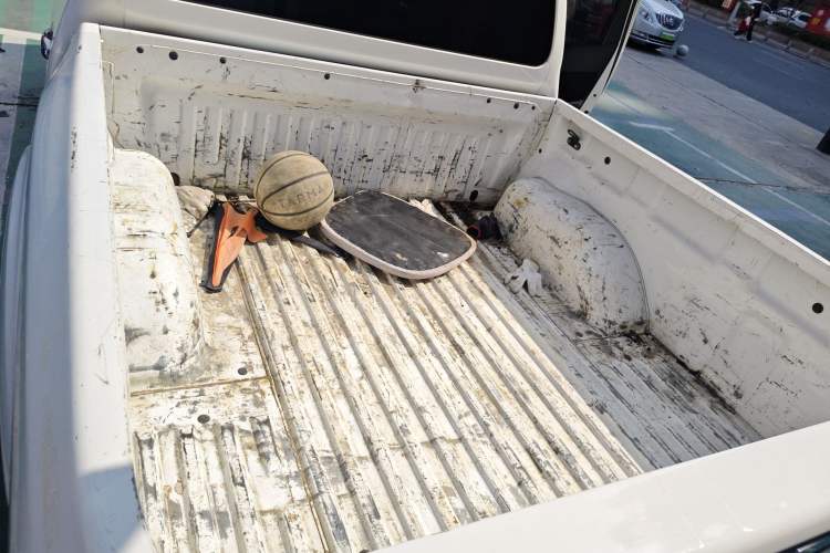 Used Nissan Navara 2021 2.5L Facelift Manual Two-Wheel Drive Comfort Version QR25
