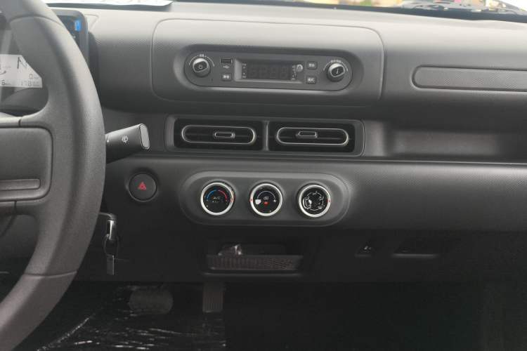 Used Wuling Zhiguang New Energy 2025 Comfort Model Audio And AC Panel