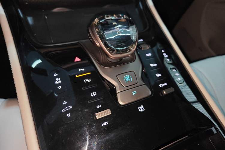 Used Denza D9 2022 DM-i 970 Four-Wheel Drive Flagship Model