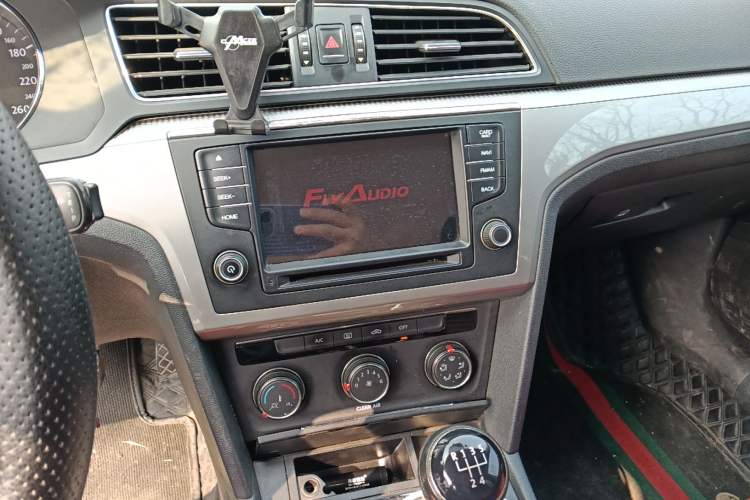 Used Volkswagen Lamando 2015 230TSI Manual Trend Edition
