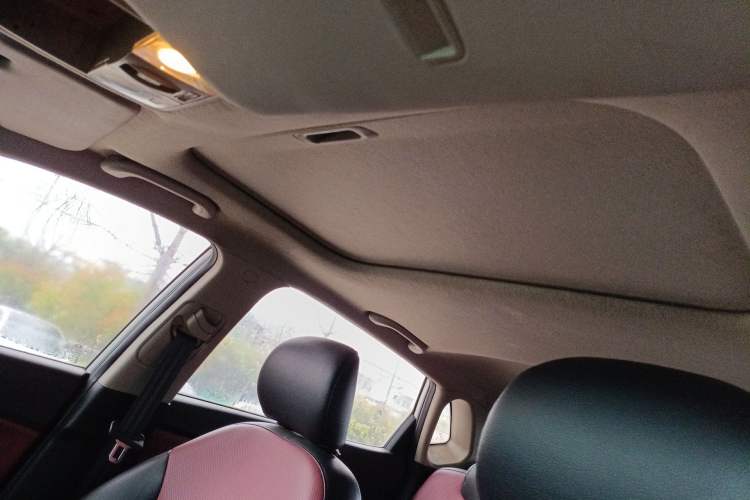 Used Kia K2 2012 Hatchback 1.4L MT Cool Edition Commemorative Model
