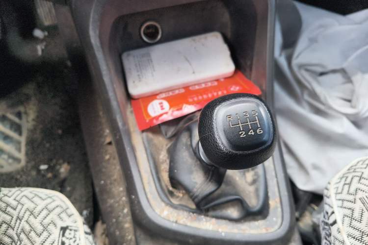 Used Wuling Hongguang V 2019 1.5L Jingqu Edition Sealed-Window Vehicle China VI LAR
