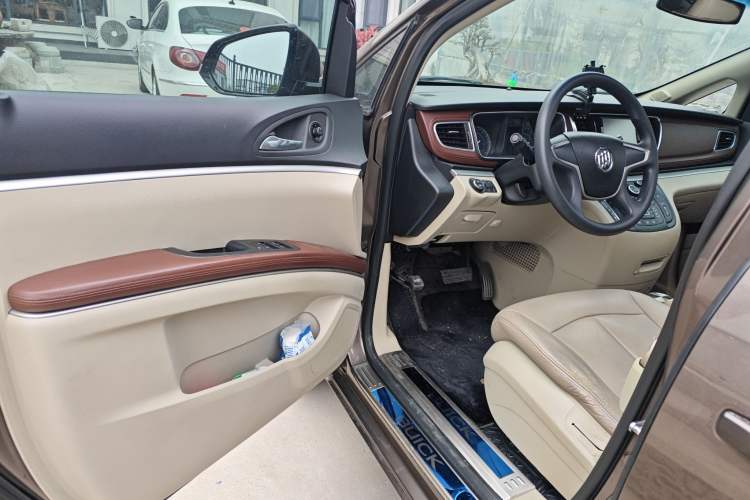 Used Buick GL8 2015 2.4L Luxury Business Premium Edition
