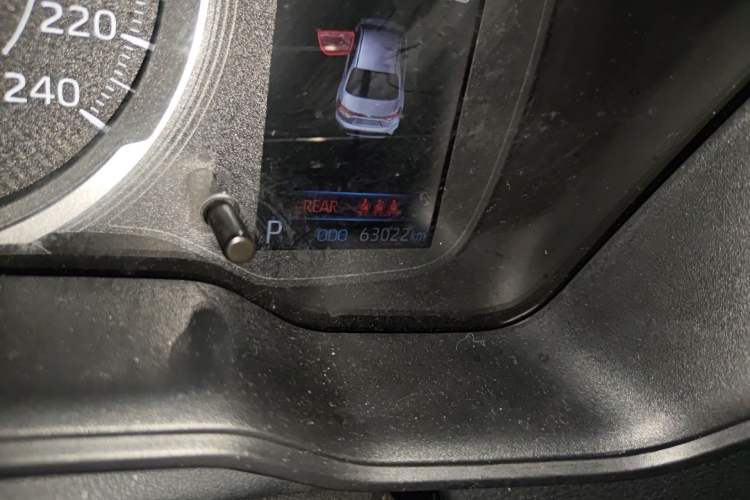 Used Toyota Levin 2019 185T CVT Luxury Edition China VI Standard Odometer Close Up