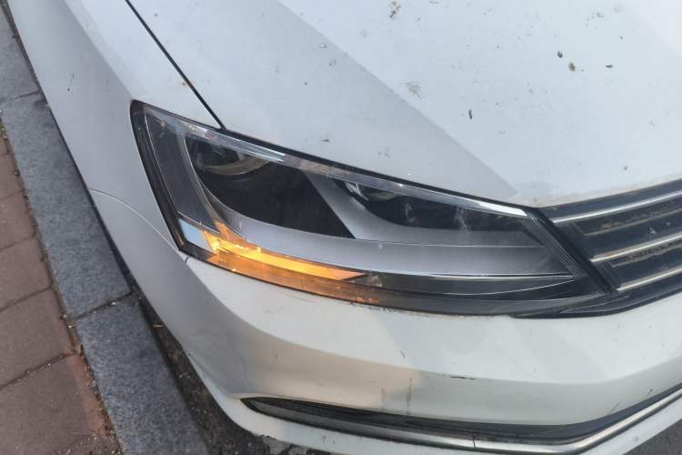 Used Volkswagen Sagitar 2015 1.6L Automatic Comfort Model Right Front Headlight