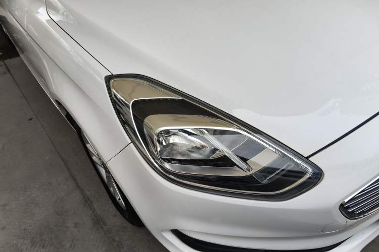 Used Ford Escort 2019 1.5L Automatic ZhiXiang Model Right Front Headlight