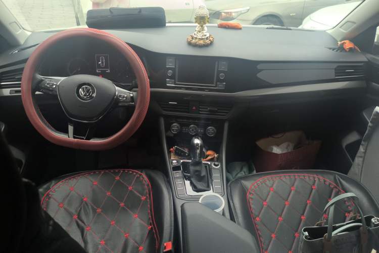 Used Volkswagen Bora 2019 Revised Version 1.5L Automatic Elite Edition China VI Standard Center Console