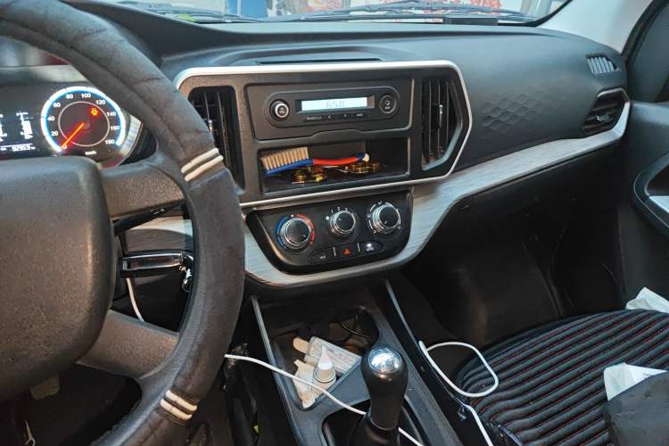 Used CHANGAN KAICHENG Ruixing M60 2023 1.5L GDI Comfort-Class Passenger Vehicle 6/7 Seats Audio And AC Panel