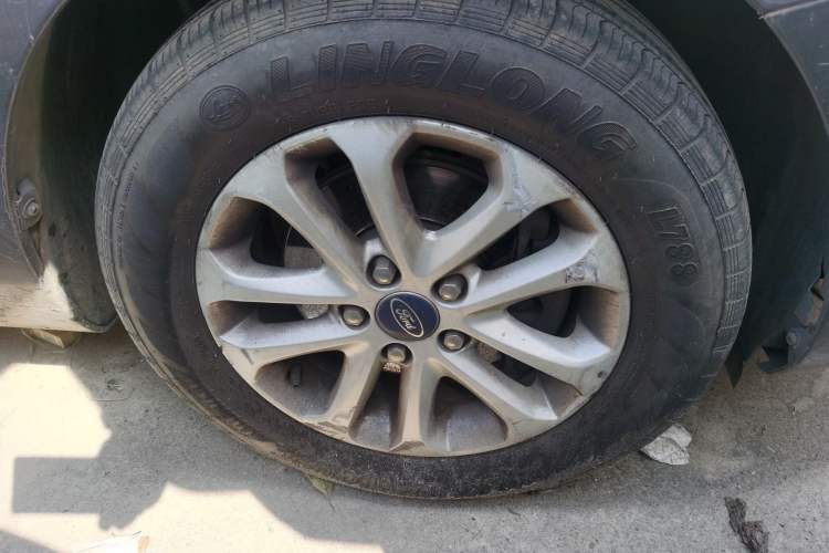 Used Ford Focus 2013 Sedan Classic 1.8L Manual Base Model