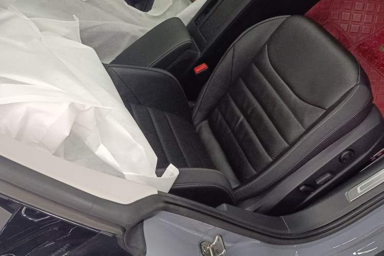 Used Volkswagen FAW-Volkswagen CC 2023 Hunting Vehicle 380TSI Hunter's Heart Edition Right Front Seat