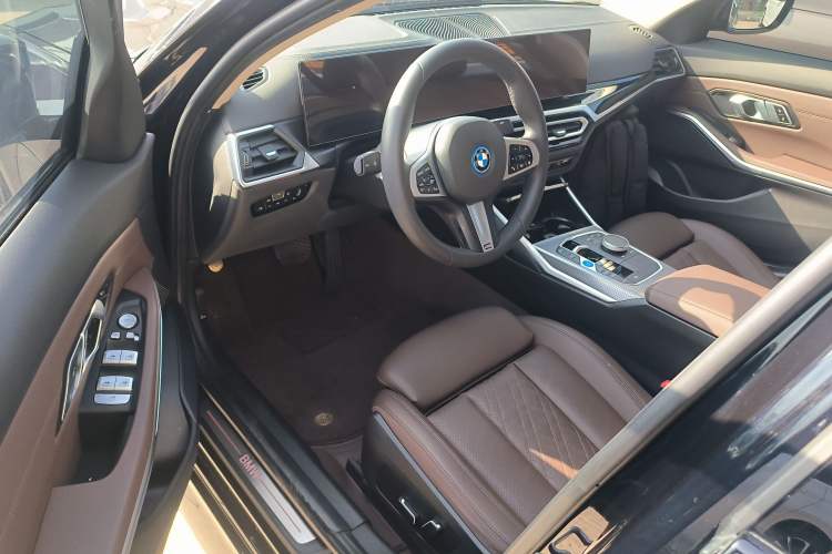 Used BMW i3 2023 eDrive 40 L Midnight Edition
