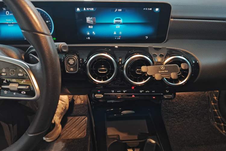 Used Mercedes-Benz A-Class 2020 Facelift A 180 L Sport Sedan Special Configuration Audio And AC Panel