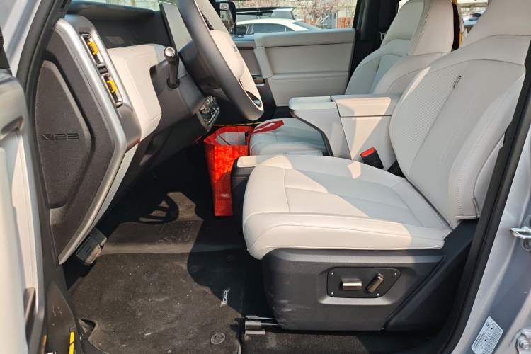 Used iCAR V23 2025 401 Two-Wheel Drive Advanced Edition Left Front Seat