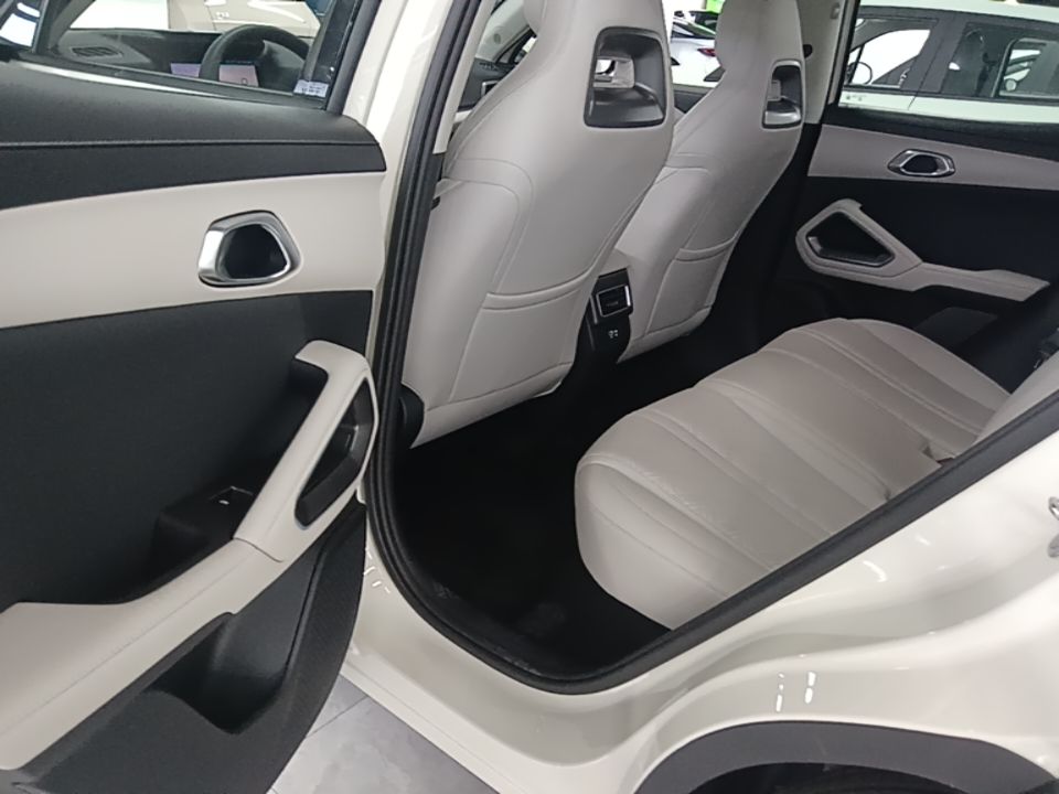 BYD Yuan UP 2025 Model 301KM Leading Version — снимка 20