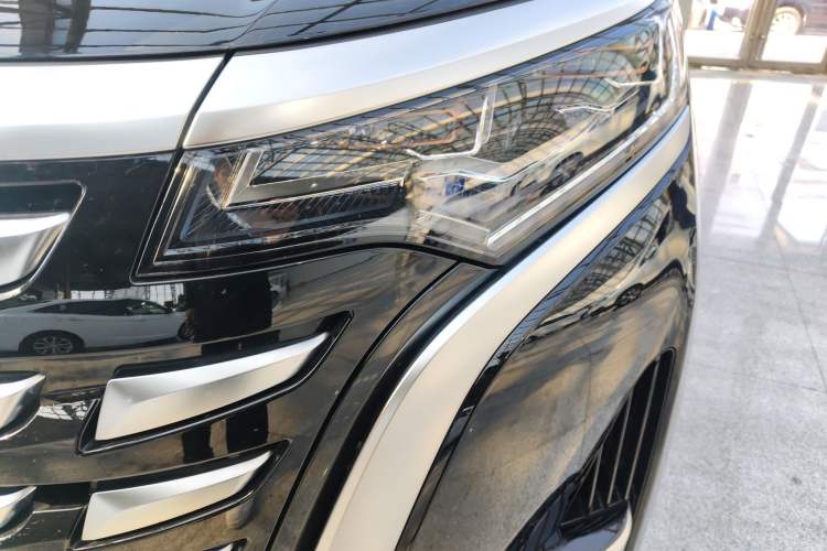 Used Denza D9 2024 DM-i 970 Luxury Model
