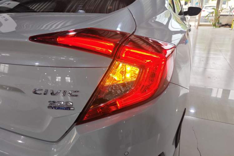 Used Honda Civic 2016 220TURBO CVT Prestige Edition
