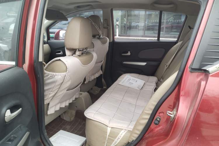 Used Venucia R50 2013 1.6L Manual Luxury Edition
