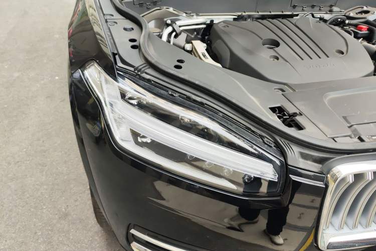 Used Volvo XC90 2025 B5 SmartDrive Luxury Edition 7-Seater Right Front Headlight