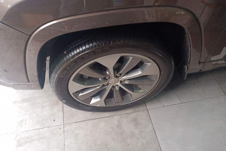 Used Jeep Cherokee 2019 2.0T All-Wheel Drive Versatile Edition China V Left Front Wheel Hub