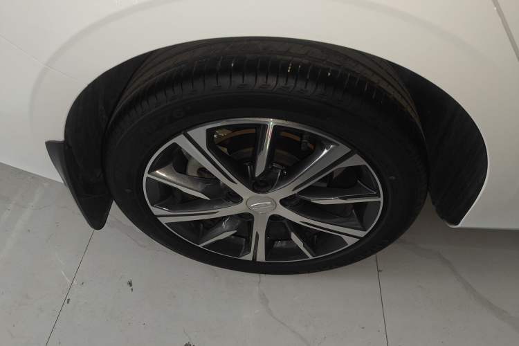 Used Geely Auto Emgrand 2022 4th Generation 1.5L CVT Flagship Model Right Rear Wheel Hub