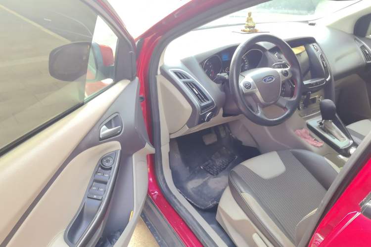 Used Ford Focus 2012 Sedan 1.6L Automatic Fashion Edition
