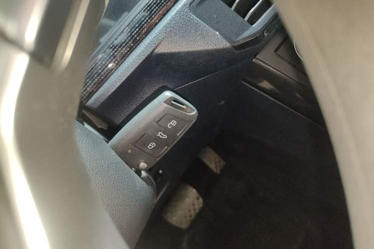 Used Volkswagen Lavida 2023 New Sharp 1.5L Automatic Excellent New Edition
