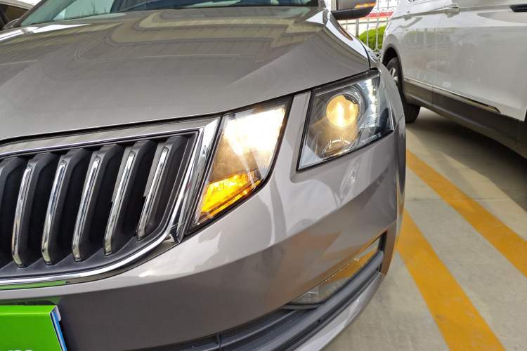 Used Skoda Octavia 2022 1.5L Automatic Comfort Edition Left Front Headlight