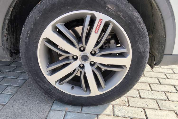 Used Haval H6 2017 Red Label 2.0T Automatic Two-Wheel Drive ZhiShang Model
