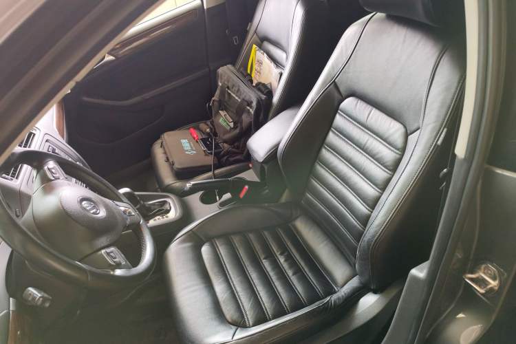 Used Volkswagen Sagitar 2012 1.8TSI Automatic Flagship Edition Left Front Seat