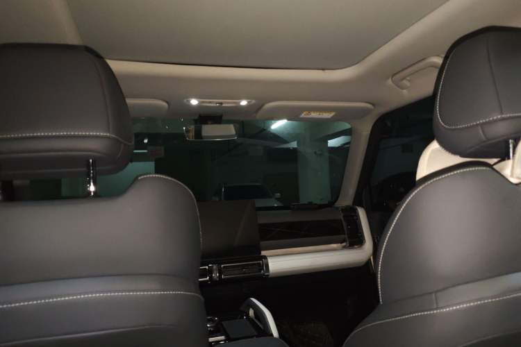 Used iCAR 03 2024 472km Four-Wheel Drive Long-Range Version Headliner