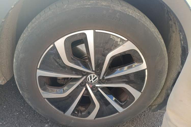 Used Volkswagen ID.4 X 2023 Pure Smart Edition Right Front Wheel Hub