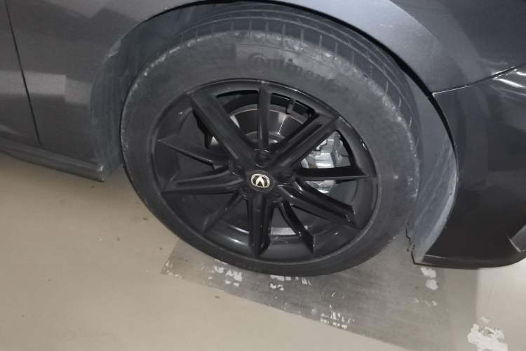 Used CHANGAN UNI-V 2022 1.5T Prestige Version Right Front Wheel Hub