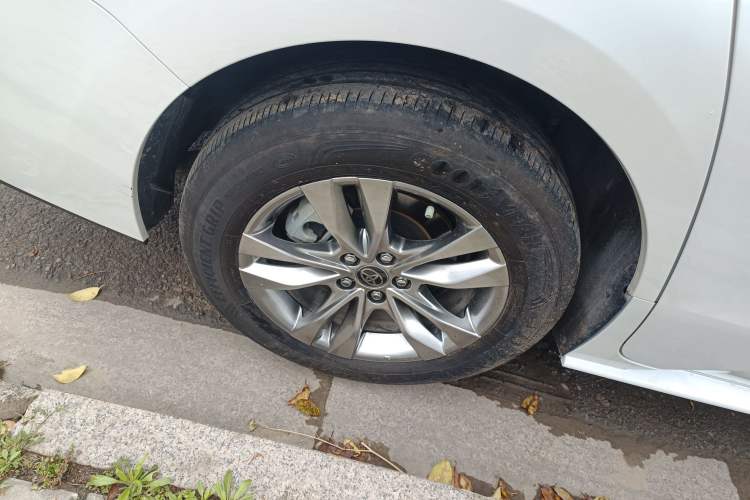 Used Toyota SIENNA 2024 2.5L Hybrid Comfort Edition Right Rear Wheel Hub