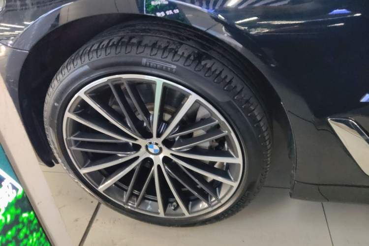 Used BMW 5 Series 2022 Restyled 530Li Leading Edition M Sport Package Exterior 4