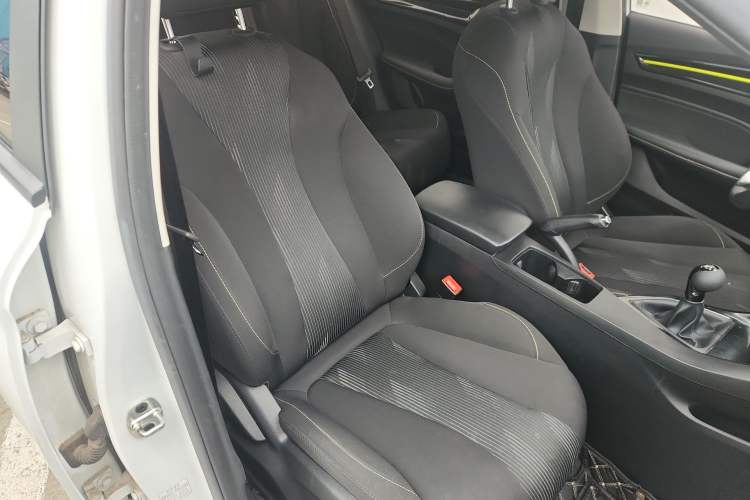 Used Roewe i5 2021 1.5L Manual Platinum Edition Right Front Seat