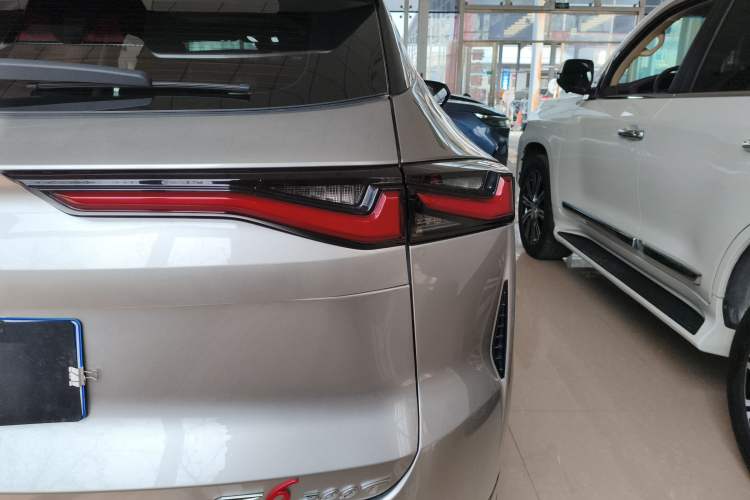 Used CHANGAN OSHAN Z6 2023 Blue Whale 1.5T DCT Smart Edition