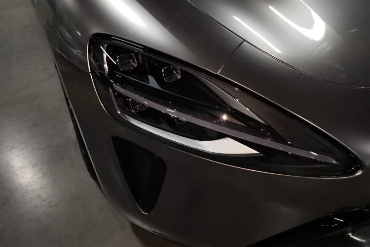 Used Xiaomi Auto SU7 2024 Four-Wheel Drive Ultra-Long Range Advanced Intelligent Driving Max Edition