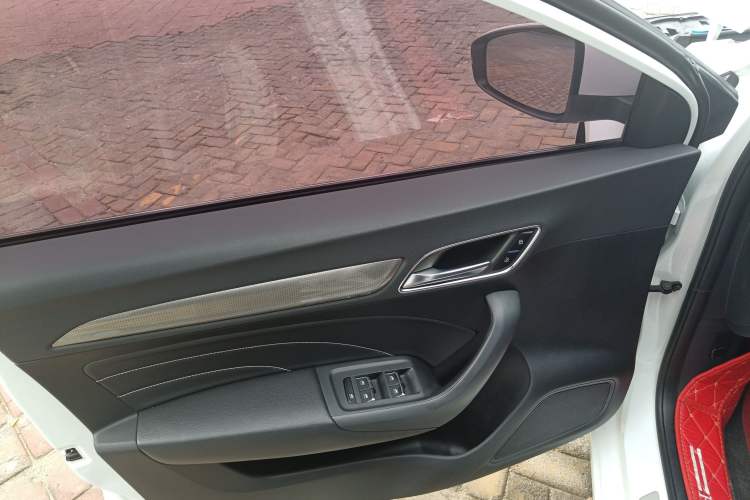 Used Roewe i6 2019 PLUS 1.6L CVT 4G Connected Flagship Deluxe Edition
