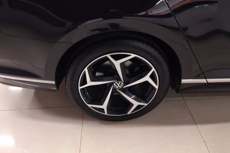 Used Volkswagen Magotan 2023 2 Million Units Limited Edition 330TSI DSG Leading Version Exterior 5