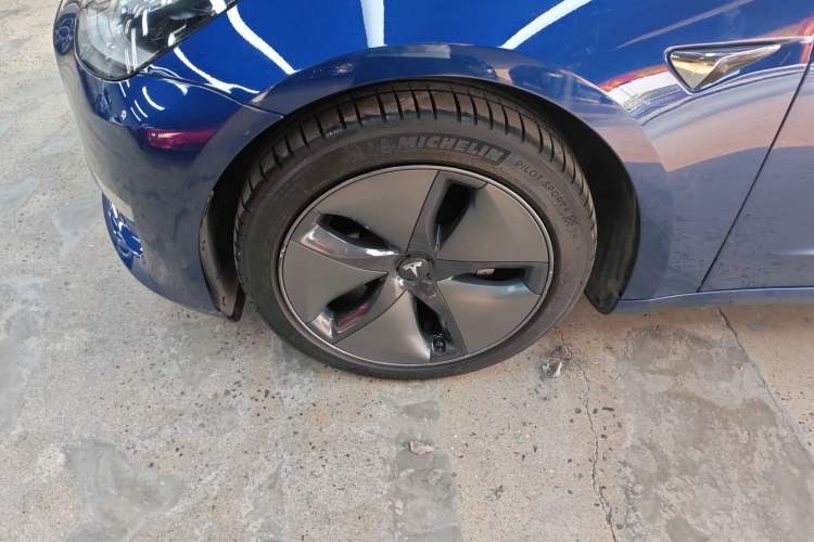Used Tesla Model 3 2019 Long-Range All-Wheel-Drive Version
