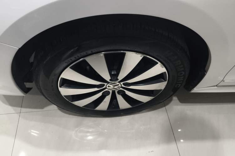 Used Volkswagen Sagitar 2017 230TSI Automatic Comfort Version Left Front Wheel Hub