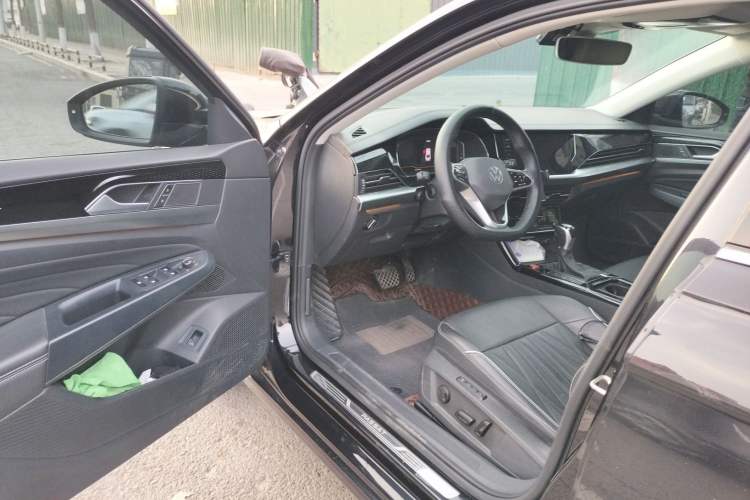 Used Volkswagen Passat 2022 330TSI Luxury Edition Driver Seat