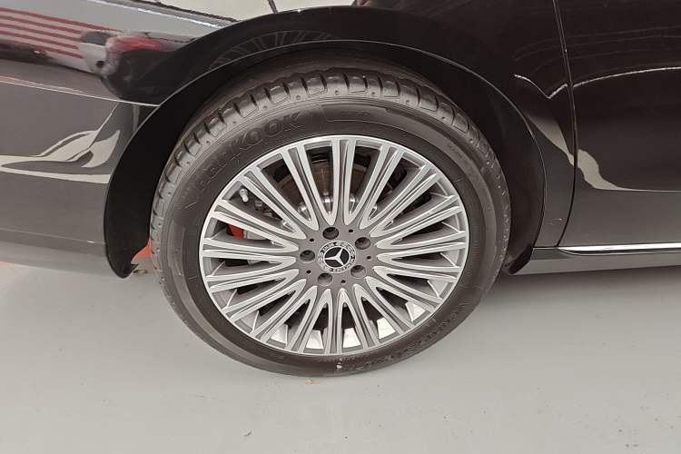 Used Mercedes-Benz E-Class 2023 Updated E 300 L Fashion Edition Right Rear Wheel Hub