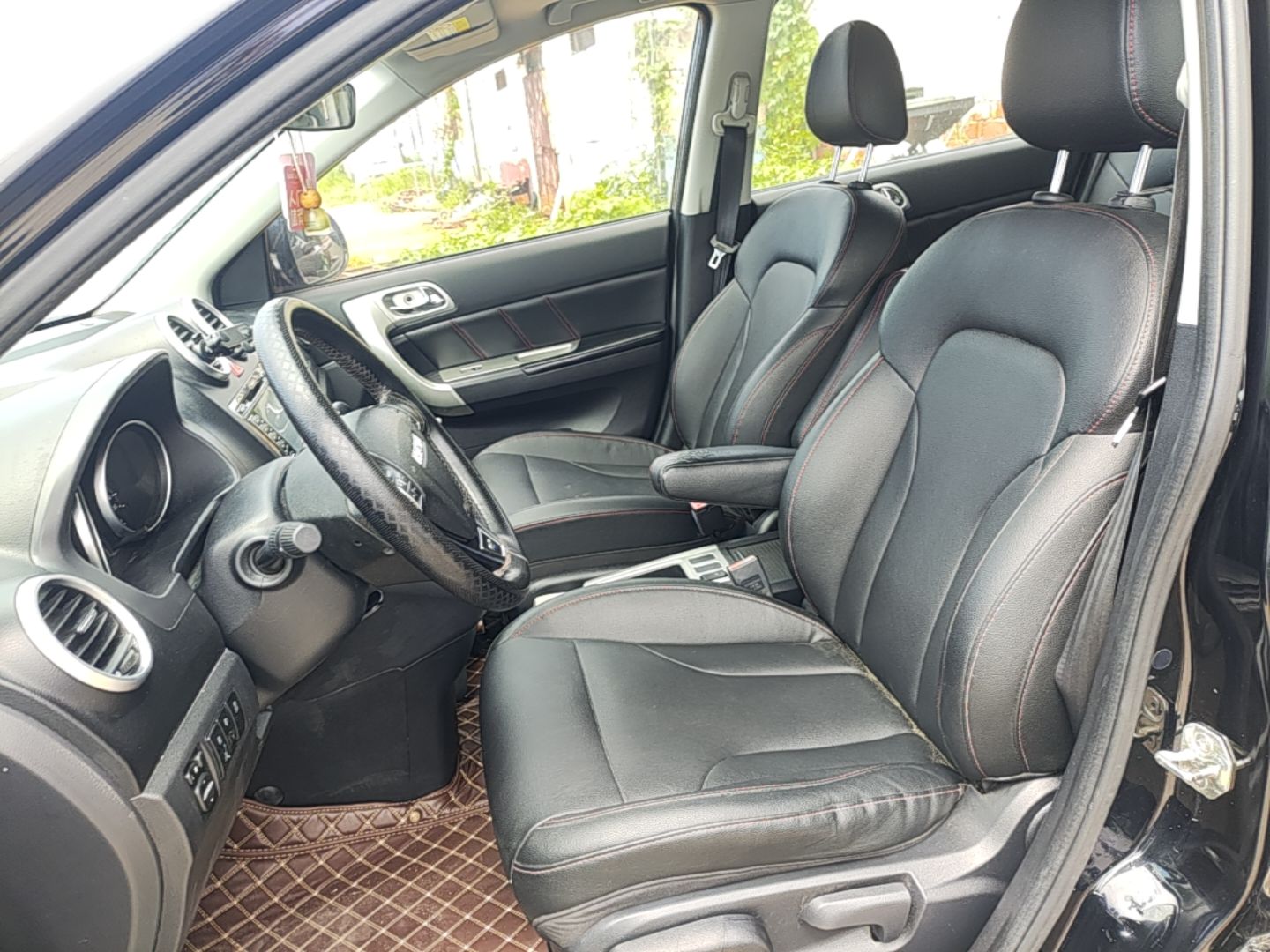 Vordere Reihe im Auto