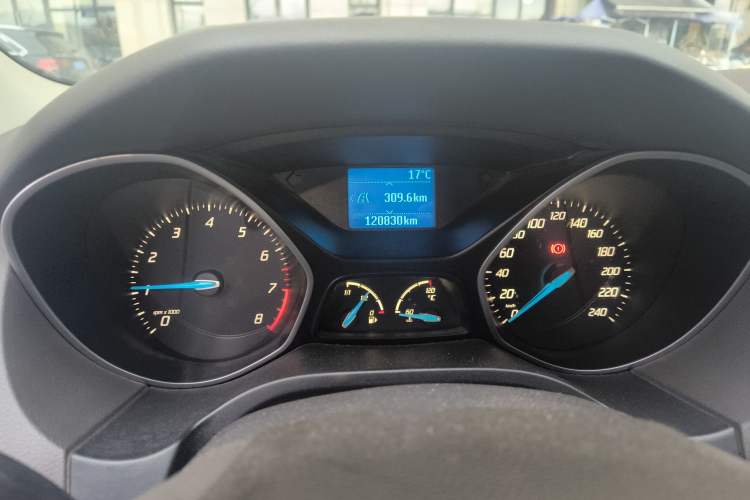 Used Ford Focus 2012 Hatchback 1.6L Manual Fashion Edition
