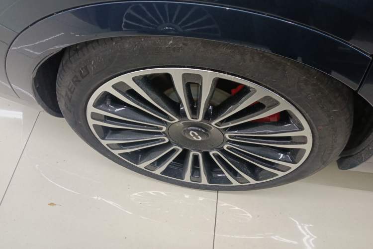 Used Hima AITO M9 2024 All-Electric Ultra Version 100 kWh 6-Seater Model Right Rear Wheel Hub