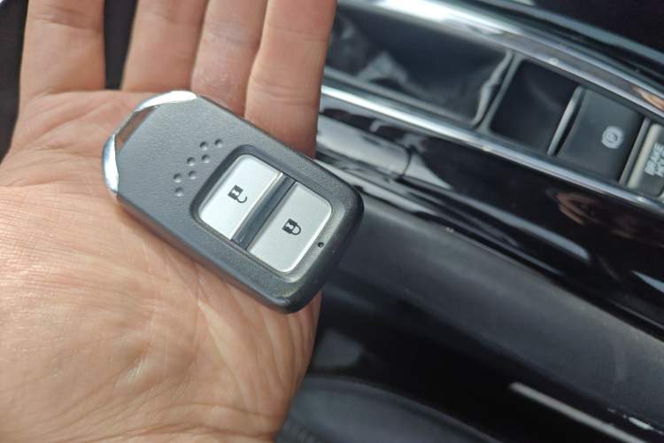 Used Honda Vezel 2015 1.8L CVT 2WD Luxury Model Interior 1