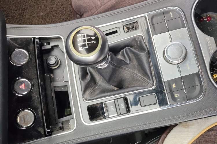 Used Zotye T600 2016 Sport Edition 1.5T Manual Prestige Model Gear Lever