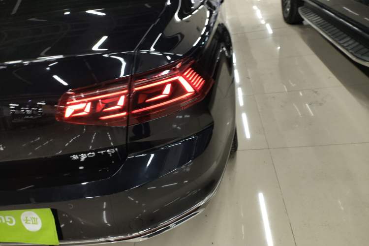 Used Volkswagen Magotan 2023 2 Million Units Commemorative Edition 330TSI DSG Luxury Version
